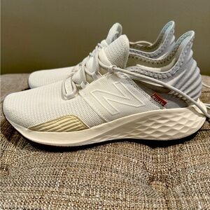 New Balance women’s shoes size 8.5.